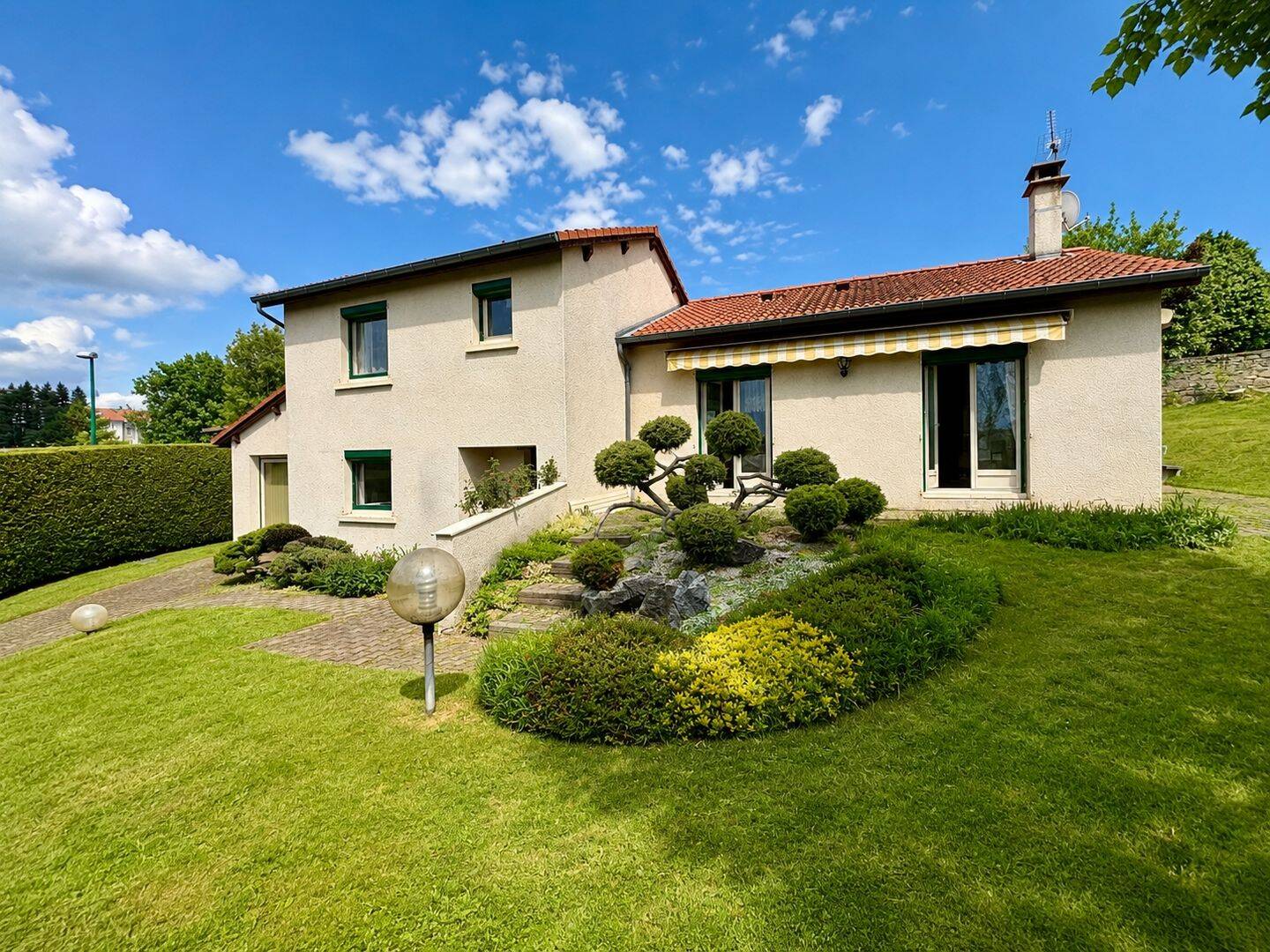 Maison 7 pièces 128 m² · à Sainte-Sigolène · 127,5 m² · 239 000 €