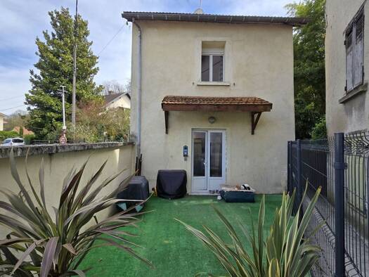 Maison de ville à vendre 135 000 € 4 pièces 2 chambres 84 m² 108 m² de terrain Centre Est Sud La Tour-du-Pin 38110