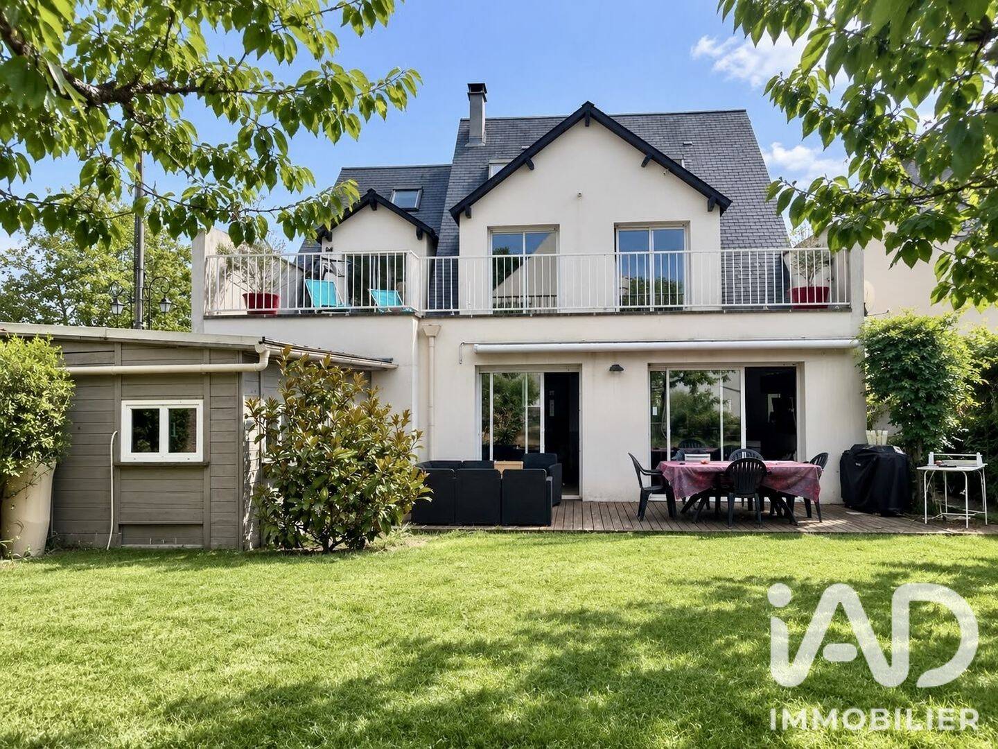 Maison 7 pièces 178 m² · à La Ville-du-Bois · 178 m² · 599 900 €