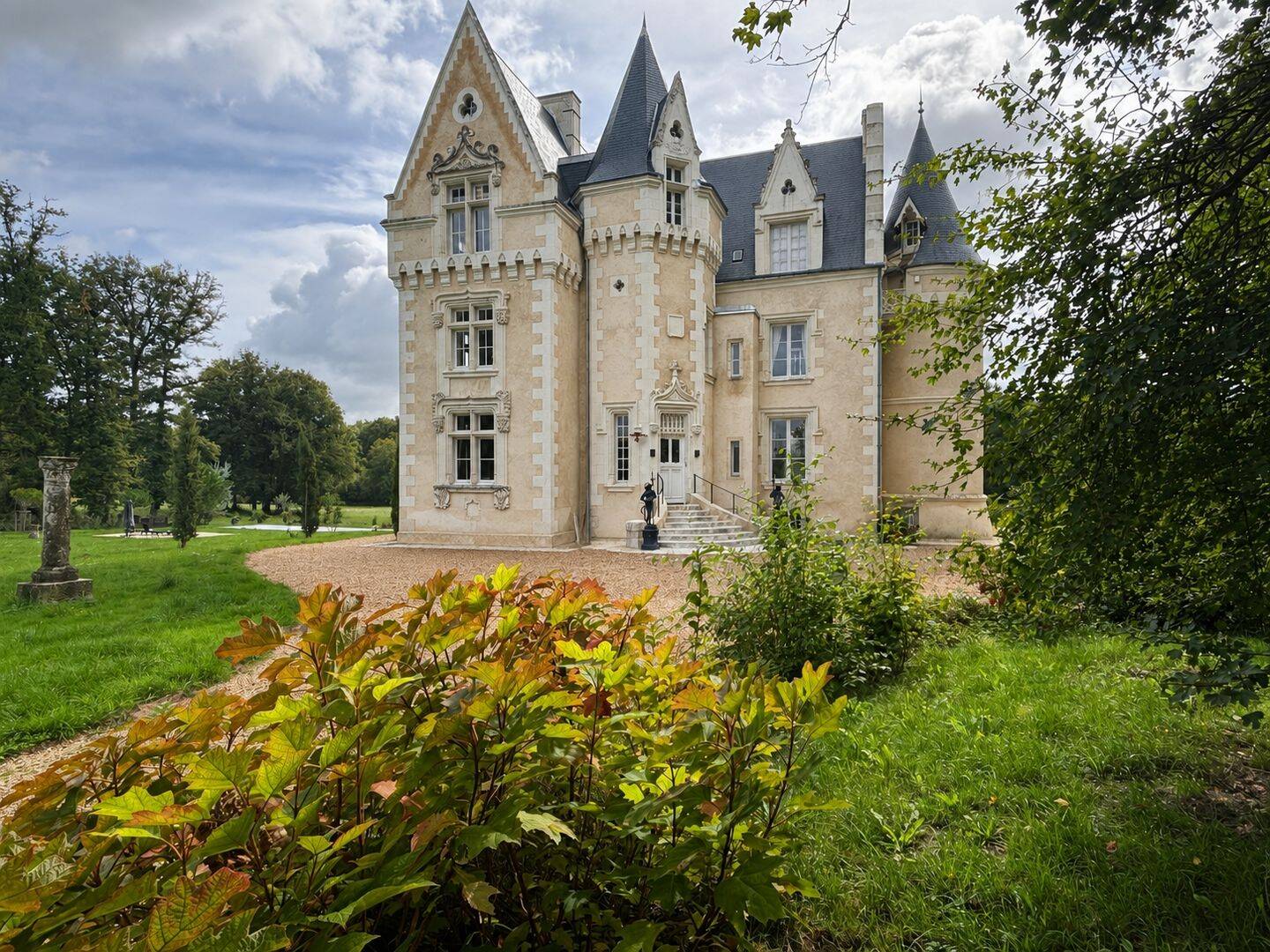 Maison 8 pièces 300 m² · à Genillé · 300 m² · 1 600 000 €