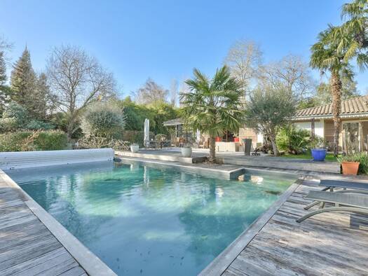 Maison de plain-pied à vendre 700 000 € 6 pièces 4 chambres 195 m² 3 000 m² de terrain Latresne 33360