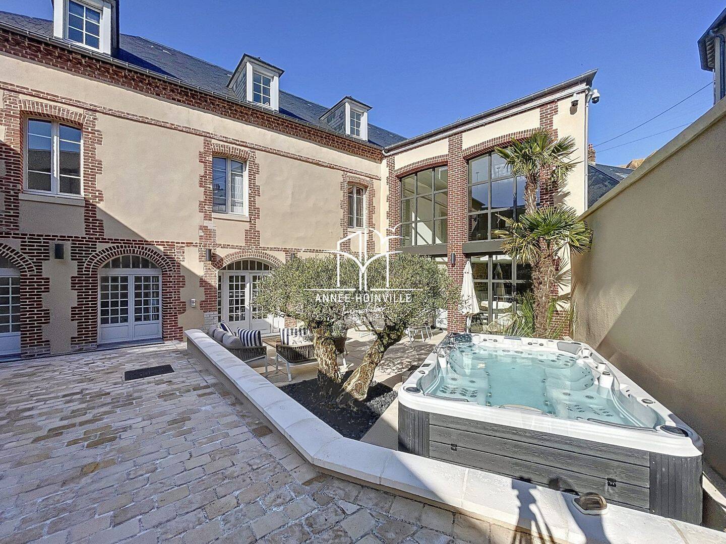 Maison 9 pièces 330 m² · à Trouville-sur-Mer · 330 m² · 2 090 000 €