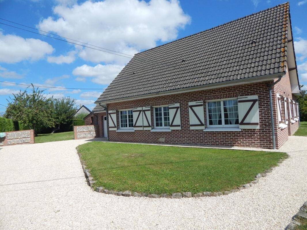 Maison 6 pièces 160 m² · à Favières · 160 m² · 325 000 €
