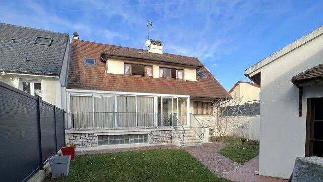 Maison 8 pièces 240 m² · à Chevilly-Larue · 240 m² · 2 200 €/mois