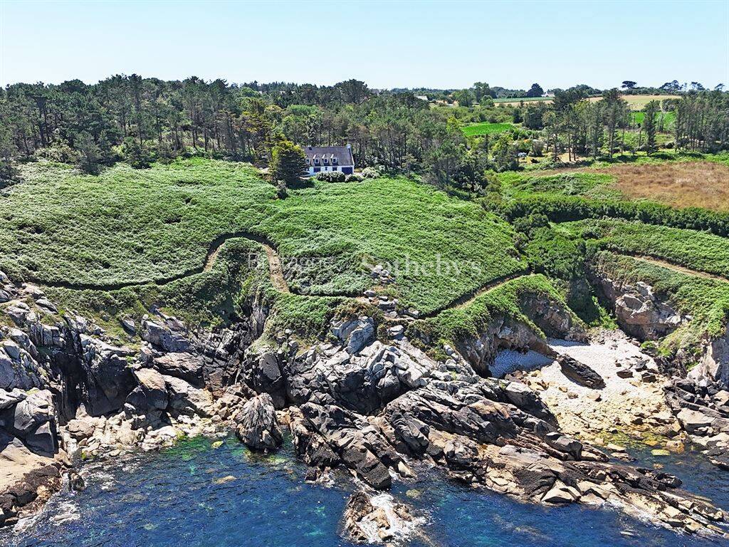 Maison 8 pièces 170 m² · à Poullan-sur-Mer · 170 m² · 1 050 000 €