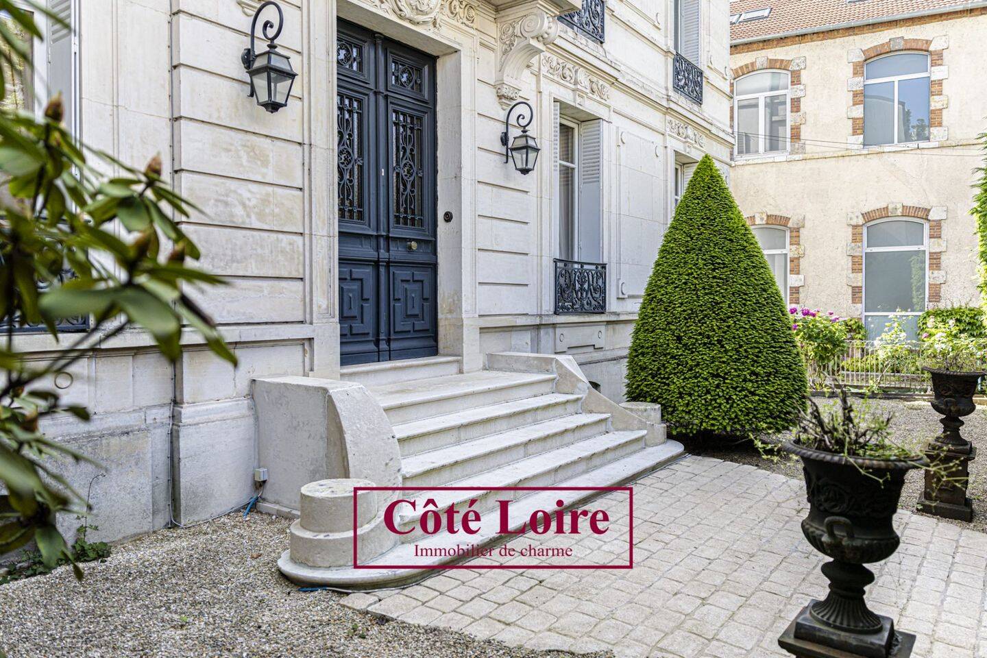 Maison 12 pièces 464 m² · à Orléans · 464 m² · 1 690 000 €