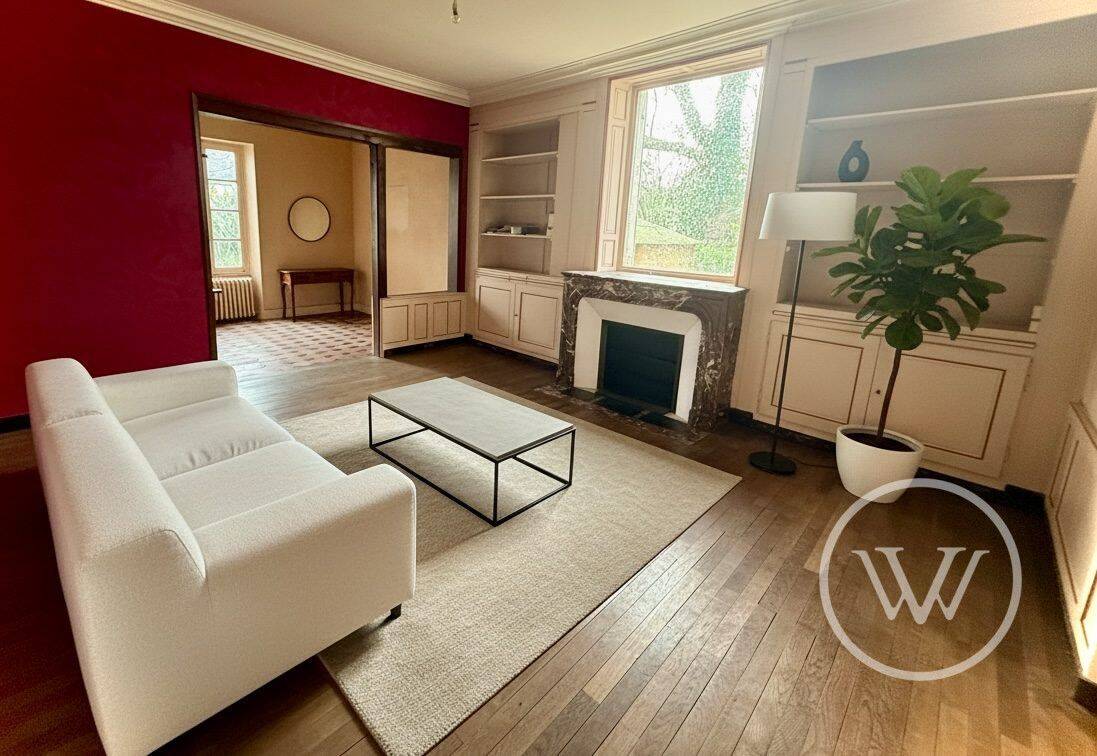 Maison 12 pièces 295 m² · à Le Grand-Lucé · 295 m² · 299 500 €