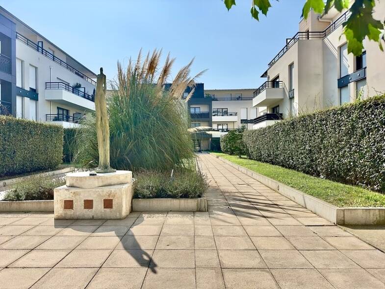 Appartement à vendre 365 000 € 3 pièces 2 chambres 65 m² Étage 1/3 Gabriel Péri-Estienne d'Orves Colombes 92700