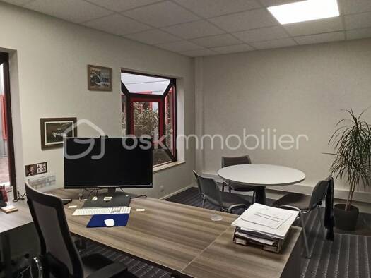 Espace bureau à vendre 192 000 € 217 m² de bureaux Centre La Ferté-Macé 61600