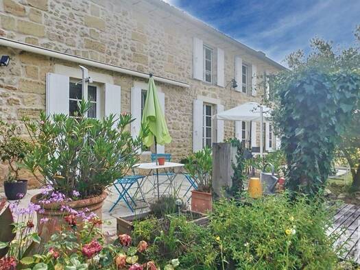 Maison à vendre 998 000 € 9 pièces 4 chambres 250 m² 5 346 m² de terrain Camblanes-et-Meynac 33360