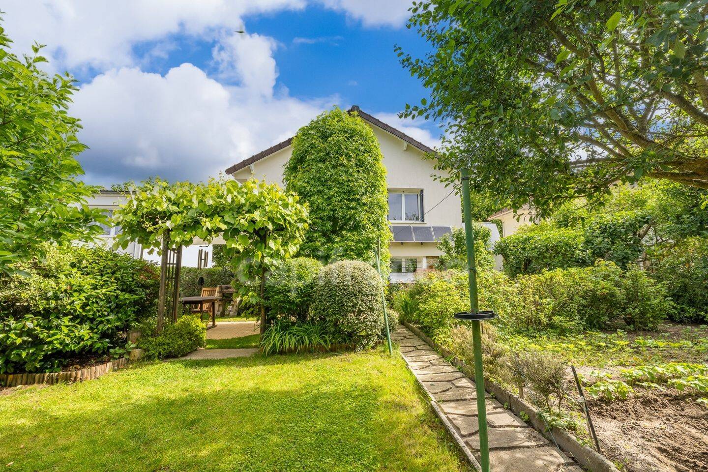 Maison 4 pièces 99 m² · à Sainte-Geneviève-des-Bois · 99 m² · 343 500 €
