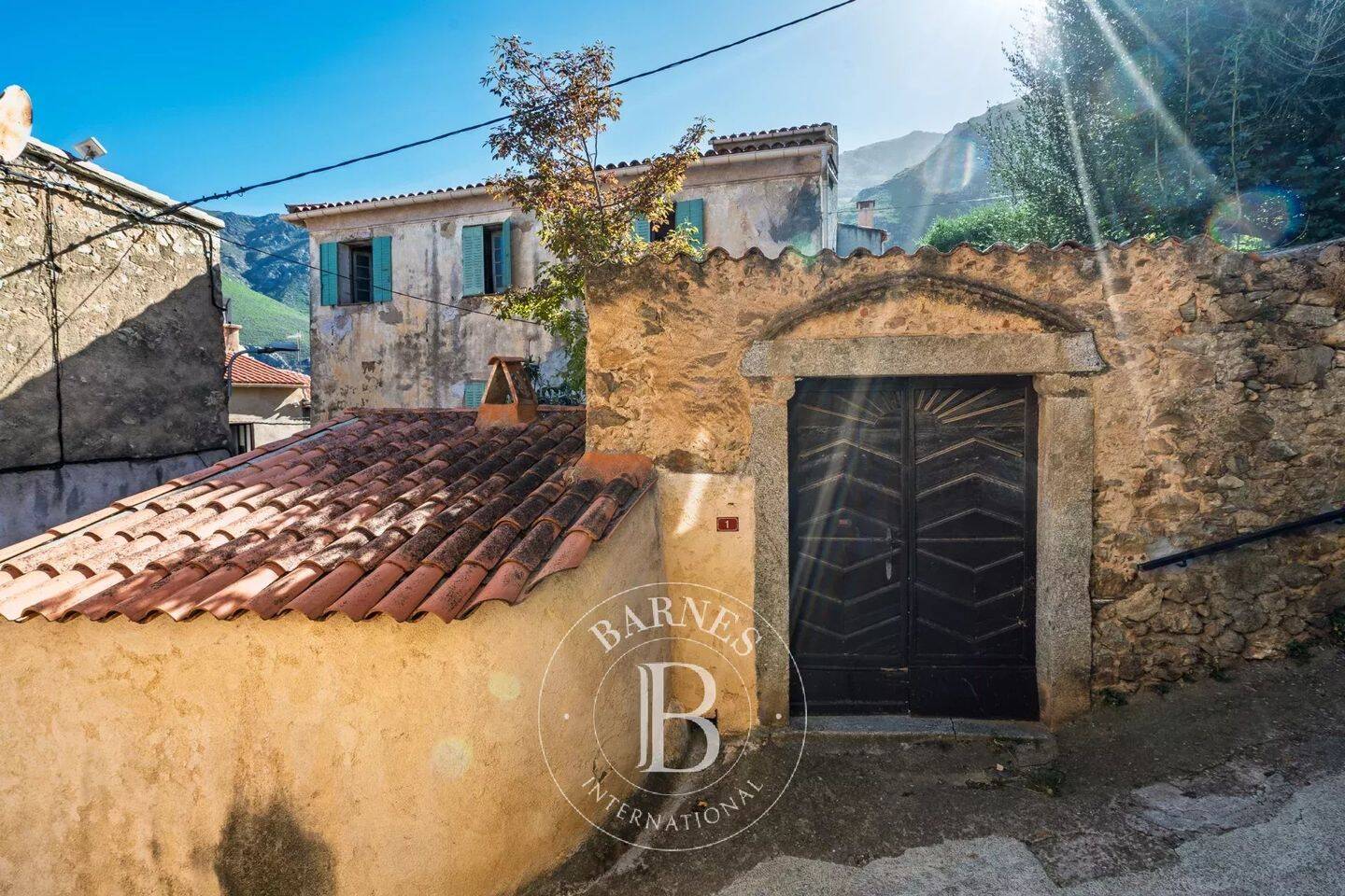 Maison 12 pièces 239 m² · à L'Île-Rousse · 239 m² · 735 500 €