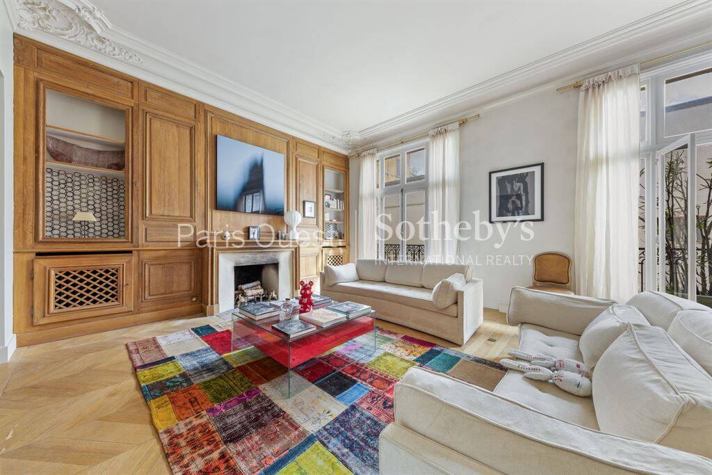 Appartement 5 pièces 156 m² · à Paris 8ème Arrondissement · 156 m² · 2 700 000 €