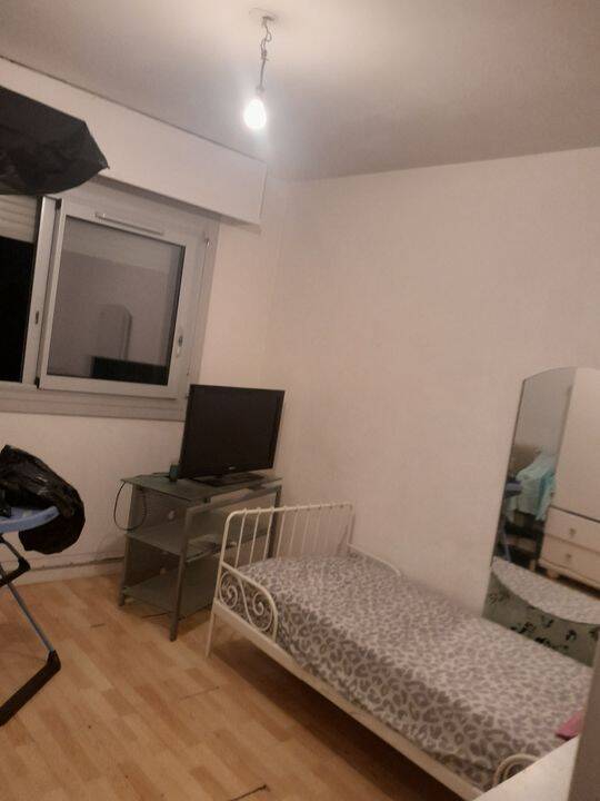 Appartement 1 pièce 15 m² · à Vénissieux · 15 m² · 350 €