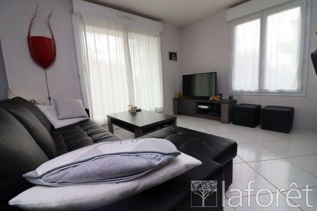 Appartement 2 pièces 49 m² · à Chanteloup-les-Vignes · 49 m² · 775 €