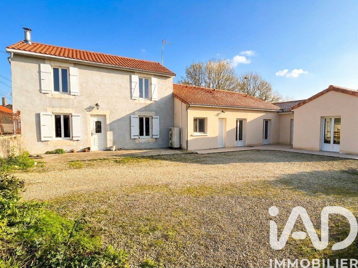 Maison 7 pièces 198 m² · à La Ferrière-en-Parthenay · 198 m² · 174 000 €