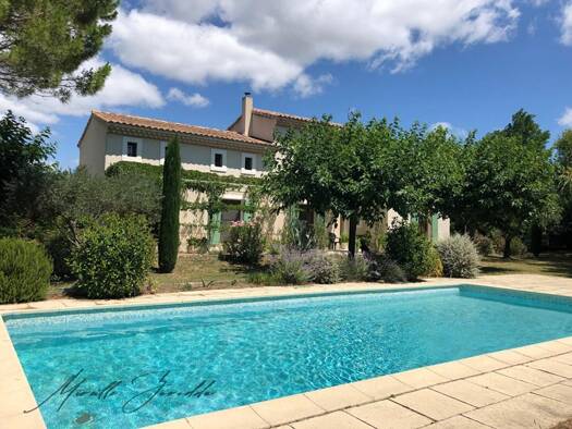 Maison à vendre 740 000 € 5 pièces 3 chambres 128 m² 3 300 m² de terrain Saint-Rémy-de-Provence 13210