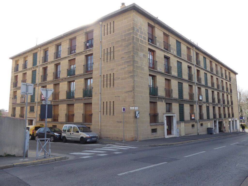 Appartement 1 pièce 55 m² · à Salon-de-Provence · 55,3 m² · 670 €
