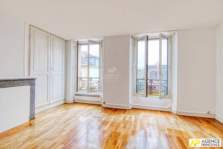 Appartement à vendre 665 000 € 5 pièces 4 chambres 96 m² Sous le toit, Étage 2/2 Versailles 78000