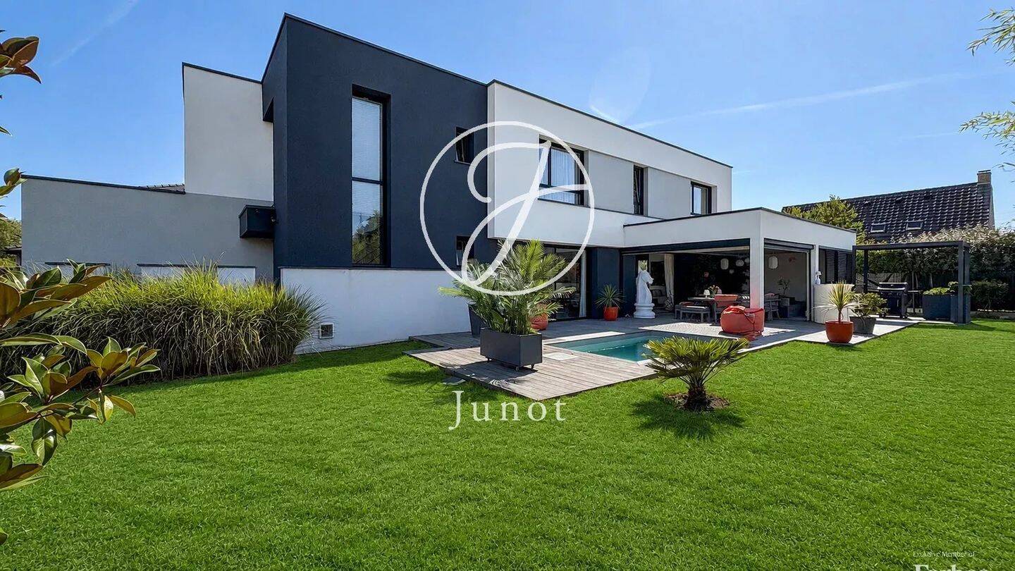 Maison 6 pièces 217 m² · à Templeuve-en-Pévèle · 217 m² · 995 000 €