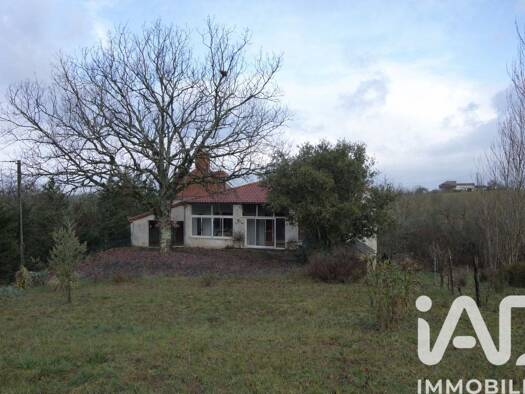 Maison de plain-pied à vendre 219 000 € 4 pièces 2 chambres 115 m² 4 335 m² de terrain Puymirol 47270
