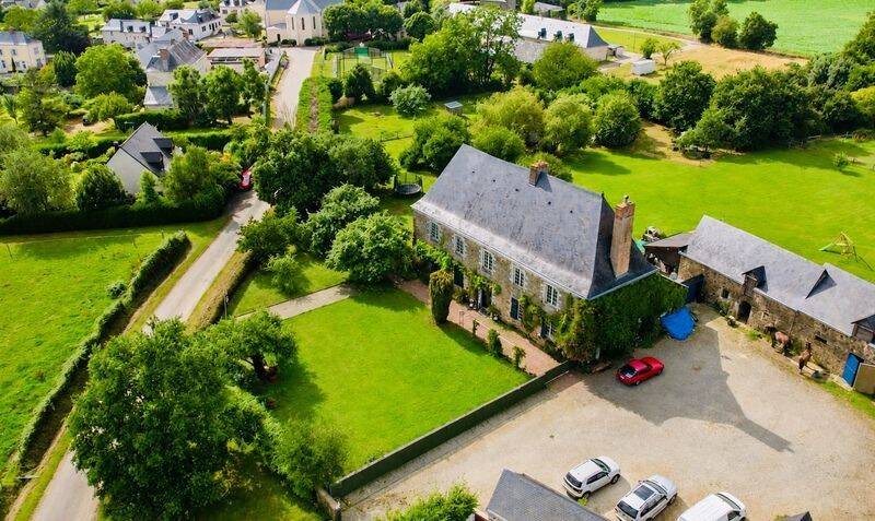 Maison 12 pièces 347 m² · à La Roche-Neuville · 347 m² · 699 000 €