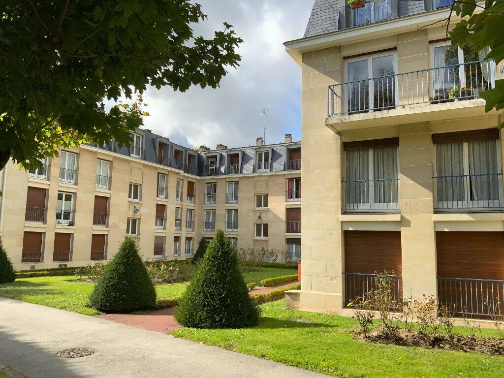 Appartement 6 pièces 151 m² · à Versailles · 151 m² · 3 350 €/mois