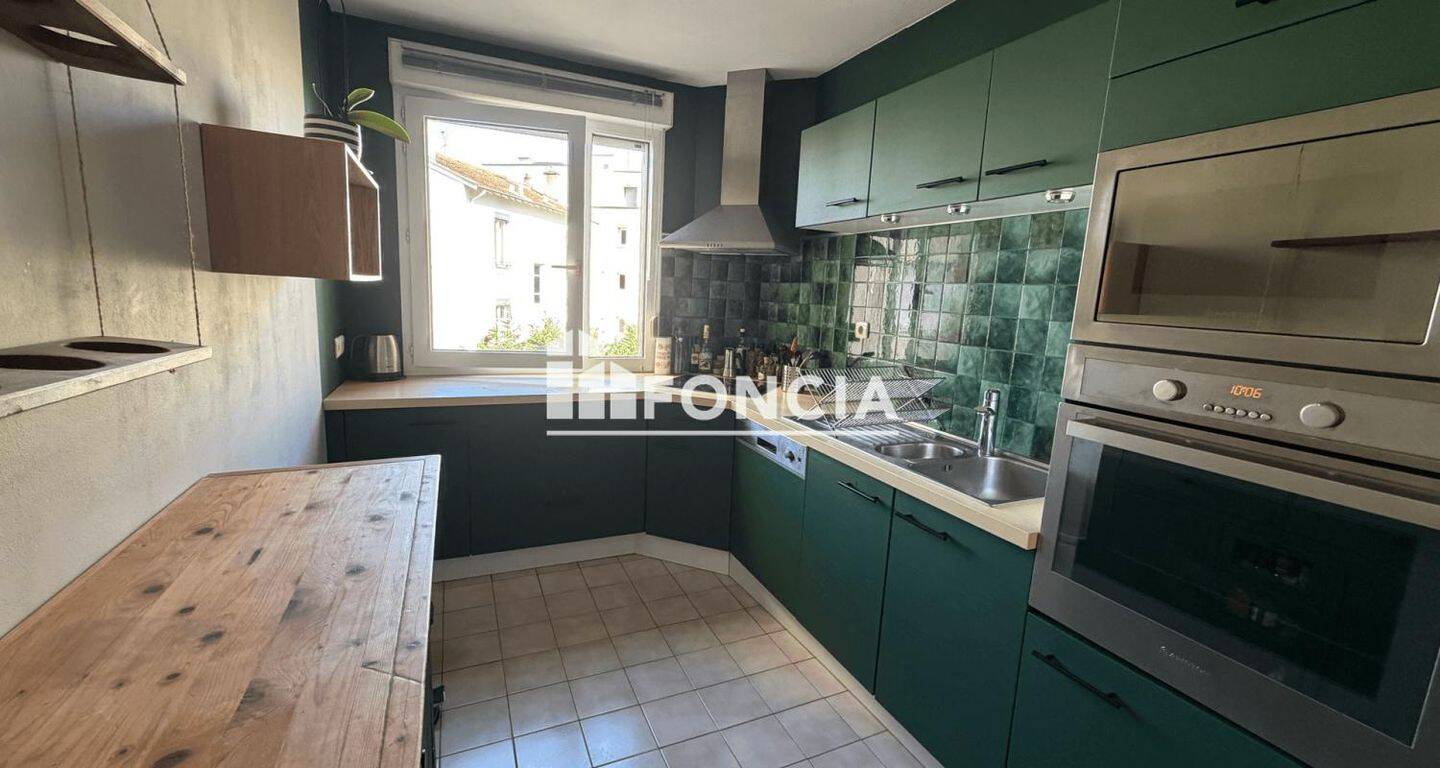 Appartement 3 pièces 74 m² · à Lyon 8ème Arrondissement · 73,5 m² · 1 270 €