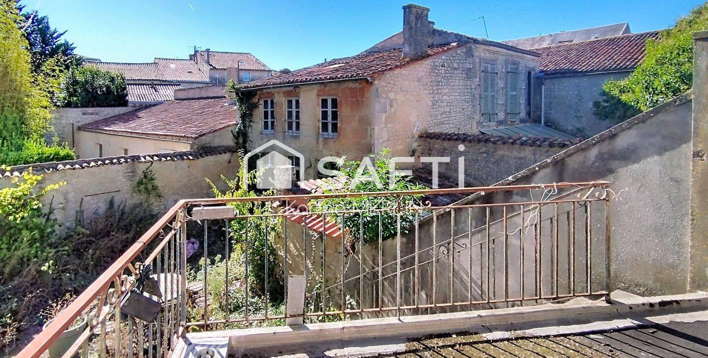Maison 7 pièces 189 m² · à Saint-Jean-d'Angély · 189 m² · 148 000 €
