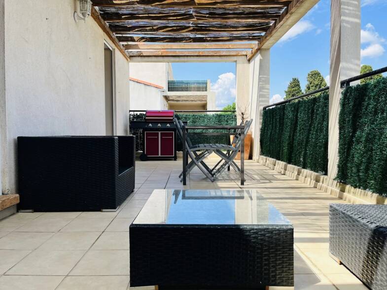 Appartement à louer 935 € 4 pièces 3 chambres 86,6 m² 1er étage Tarascon 13150
