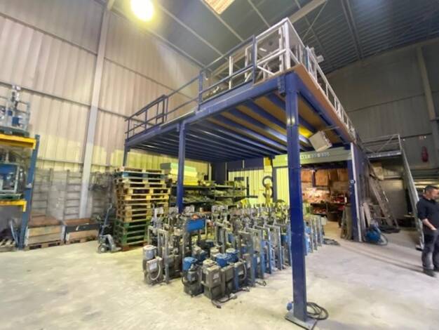 Local d'activités à louer 9,80 € 490 m² d'espace de stockage divisible Le Rove 13740