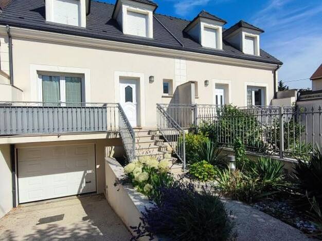 Appartement à louer - logement étudiant 688 € 1 pièce 18,1 m² Étage 1/1 Bord de Marne Champs-sur-Marne 77420