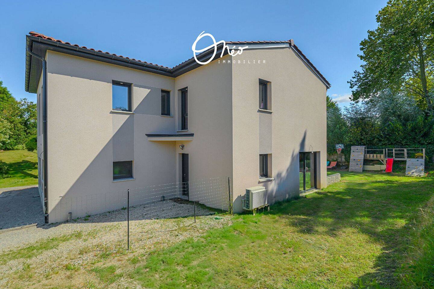 Maison 5 pièces 120 m² · à Chuzelles · 120 m² · 399 000 €