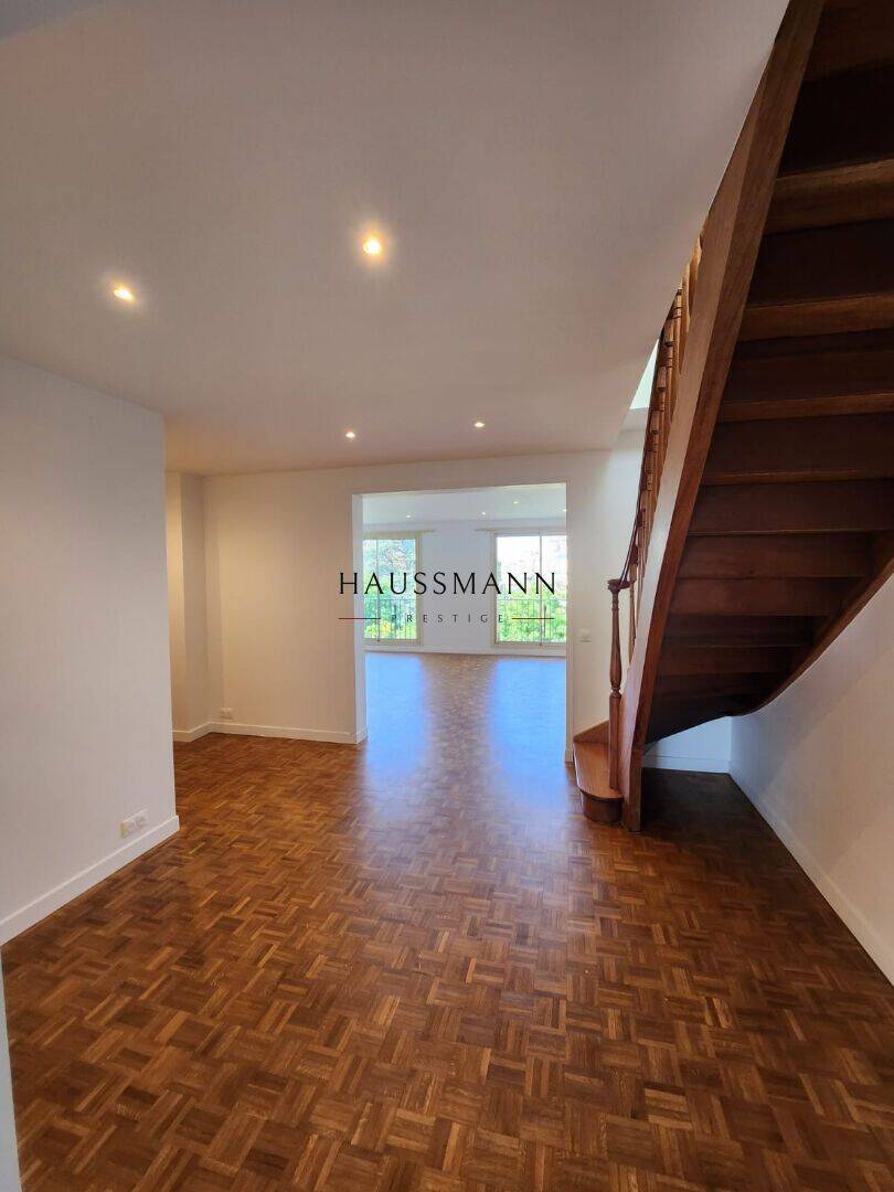 Appartement 4 pièces 111 m² · à Neuilly-sur-Seine · 111 m² · 5 700 €