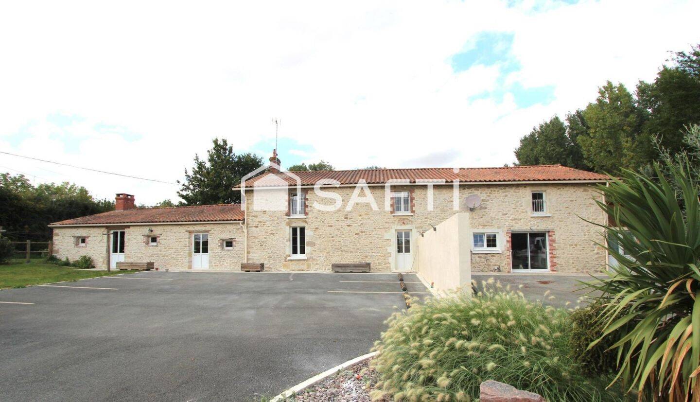 Maison 11 pièces 296 m² · à Chantonnay · 296 m² · 380 000 €