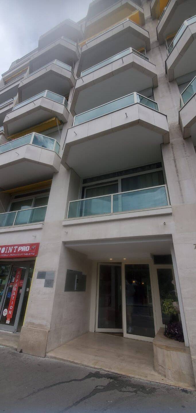 Appartement 3 pièces 71 m² · à Paris 12ème Arrondissement · 71,2 m² · 2 430 €