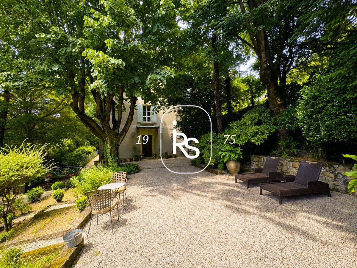 Maison 8 pièces 219 m² · à Vals-les-Bains · 219 m² · 550 000 €