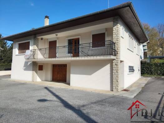 Maison à vendre 229 000 € 5 pièces 3 chambres 111 m² 605 m² de terrain Lons-le-Saunier 39000