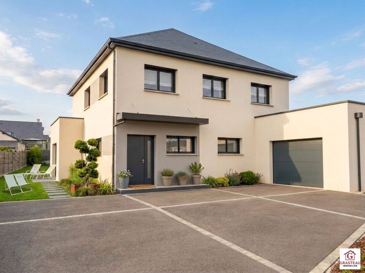 Maison 8 pièces 192 m² · à La Bazoge · 192 m² · 469 500 €