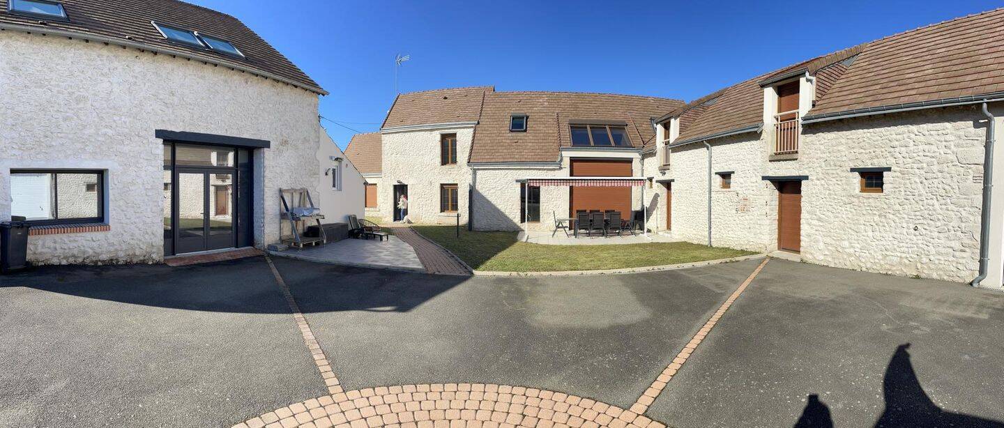 Maison 10 pièces 417 m² · à Saint-Ay · 417 m² · 430 000 €