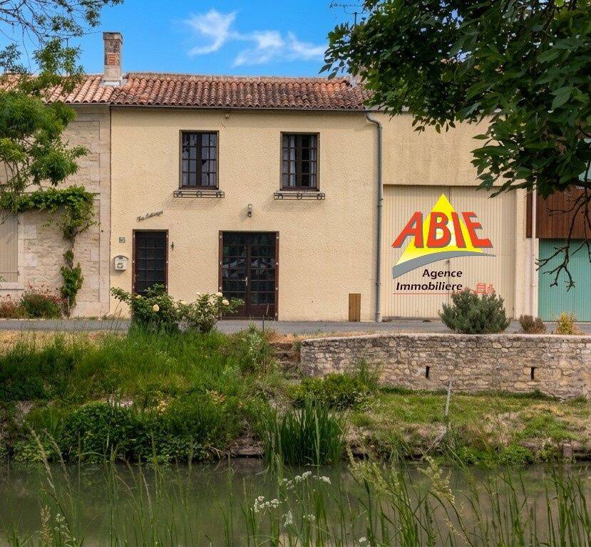 Maison 3 pièces 94 m² · à Damvix · 94 m² · 128 000 €