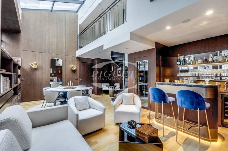 Hôtel particulier à louer 14 900 € 8 pièces 5 chambres 270 m² Triangle d'Or Paris 8ème 75008