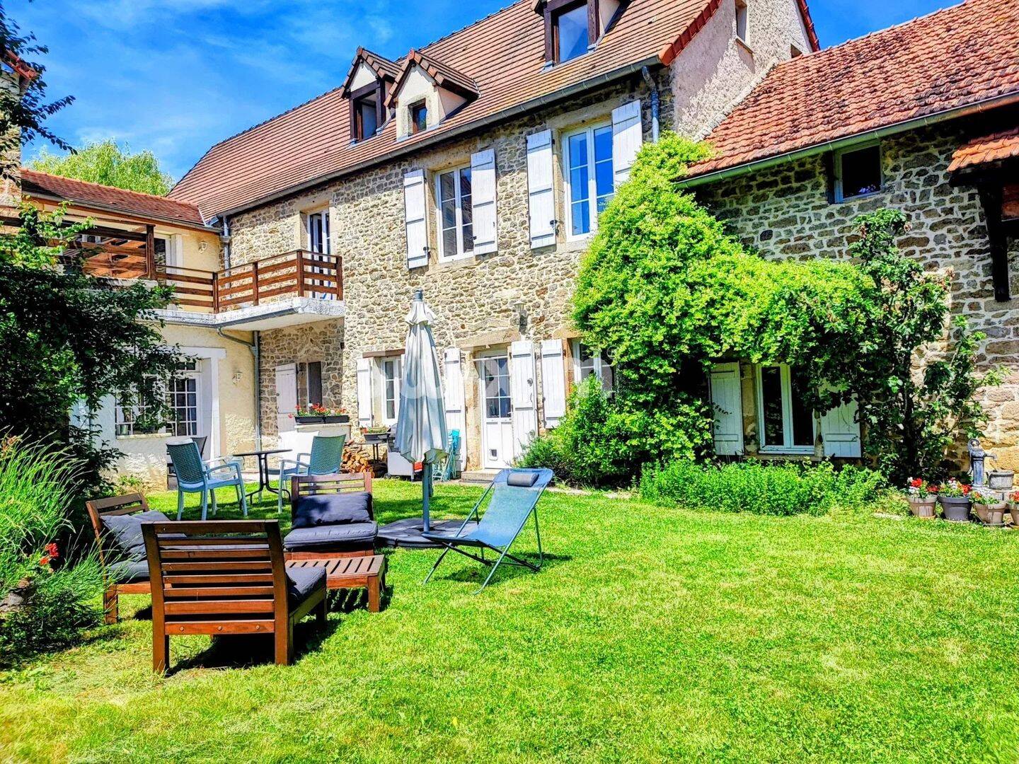 Maison 14 pièces 485 m² · à Pouilly-en-Auxois · 485 m² · 999 000 €