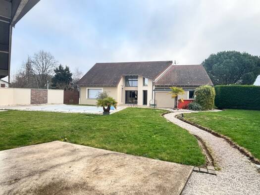 Maison de ville à vendre 330 000 € 7 pièces 3 chambres 145 m² 2 554 m² de terrain Branges 71500