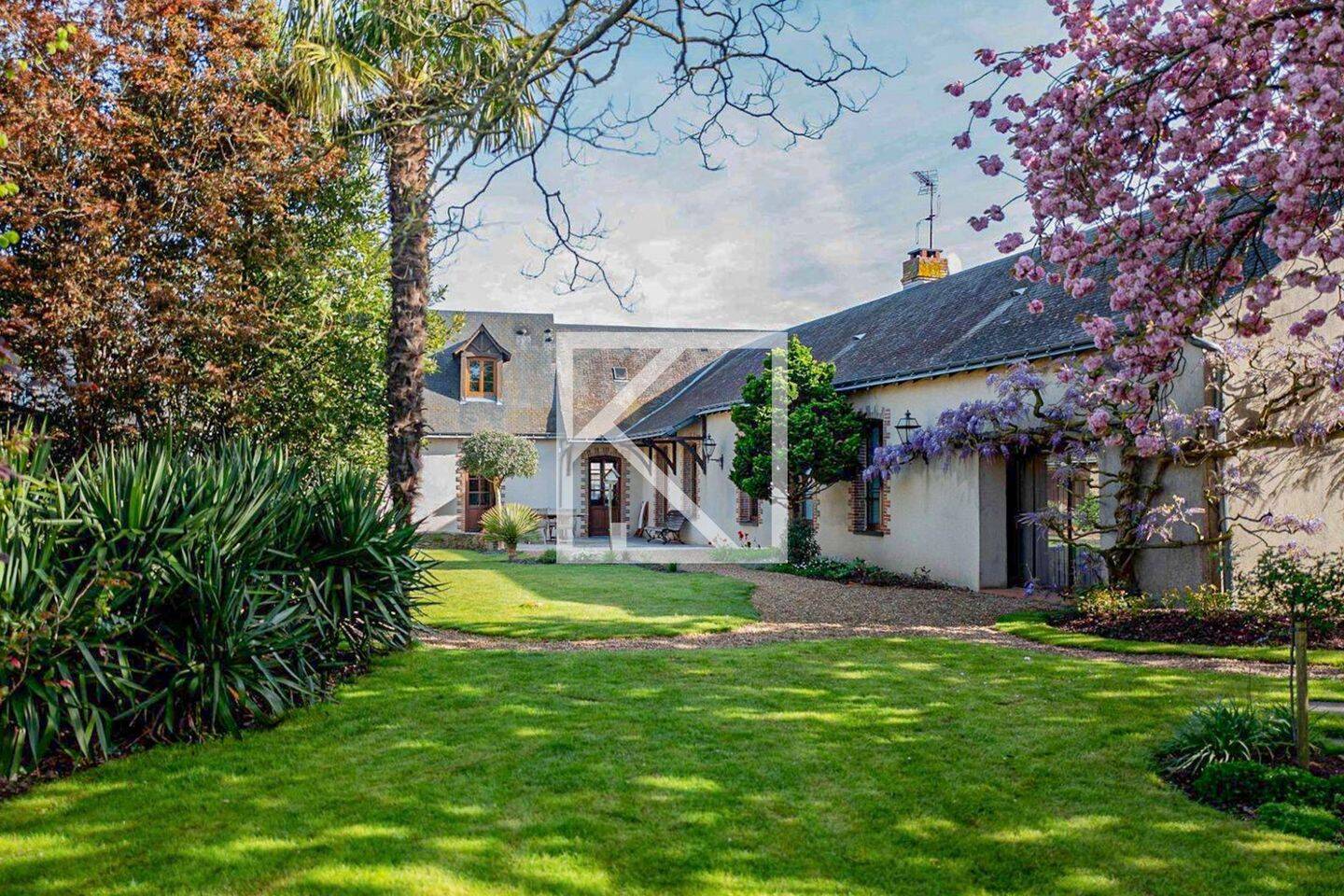 Maison 8 pièces 250 m² · à Loiré · 250 m² · 270 000 €