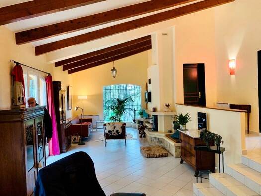 Maison à louer 1 850 € 4 pièces 3 chambres 155 m² Garrigues Nîmes 30900