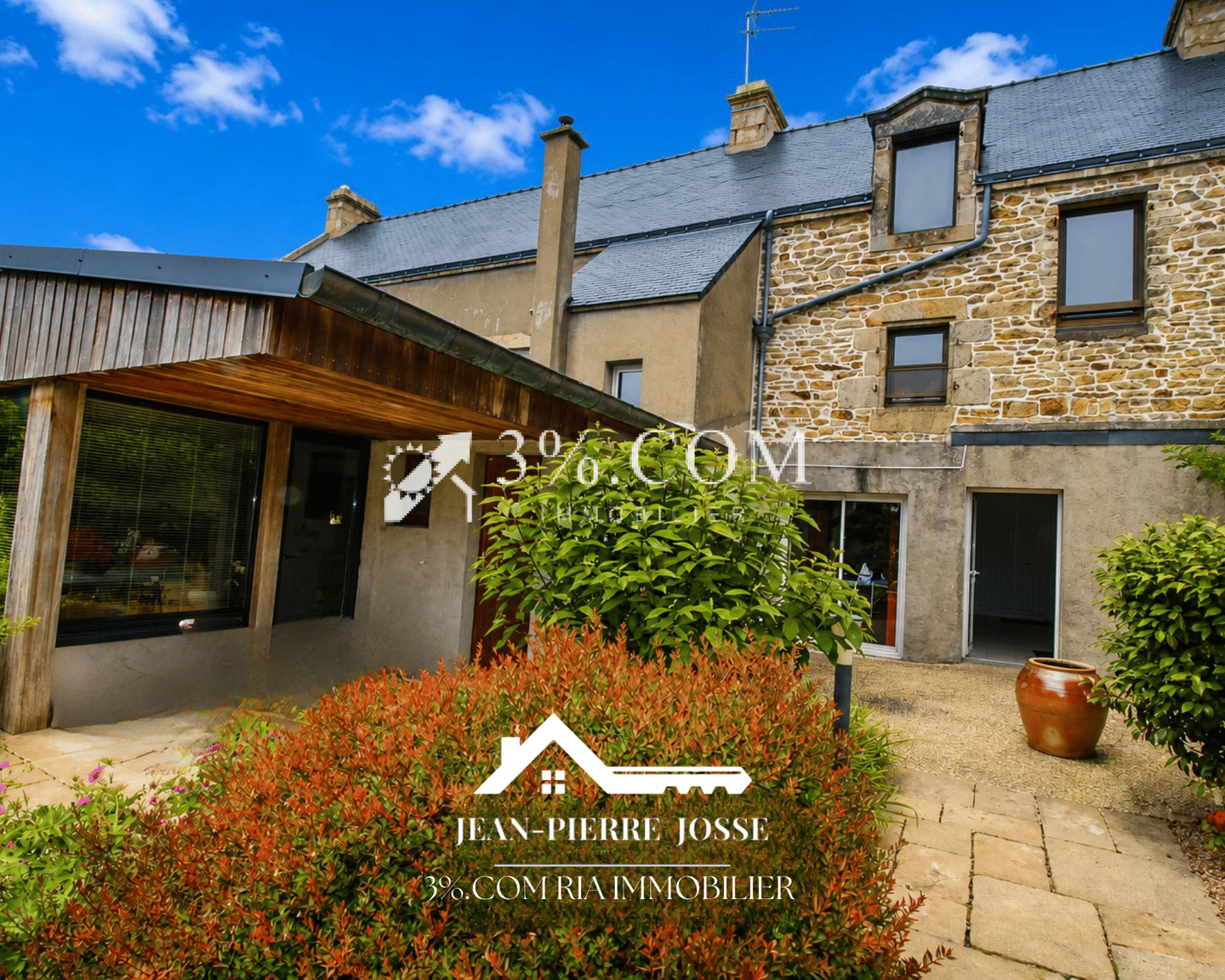 Maison 8 pièces 228 m² · à Locoal-Mendon · 228 m² · 499 500 €