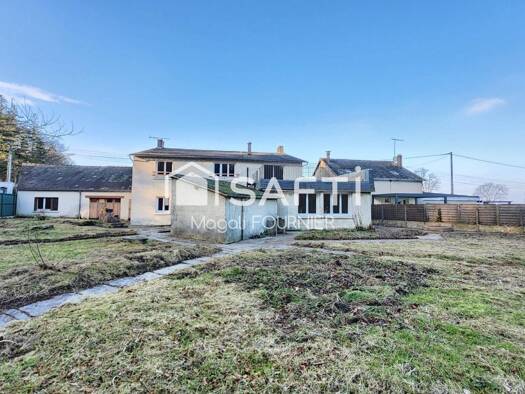 Maison à vendre 99 500 € 12 pièces 8 chambres 238 m² 1 630 m² de terrain Renazé 53800