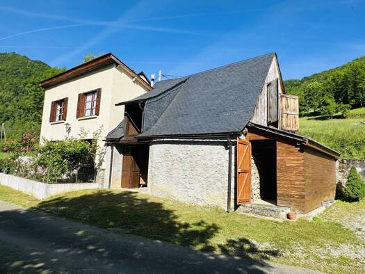 Maison à vendre 171 200 € 6 pièces 4 chambres 100 m² 1 440 m² de terrain Saint-Lary 09800