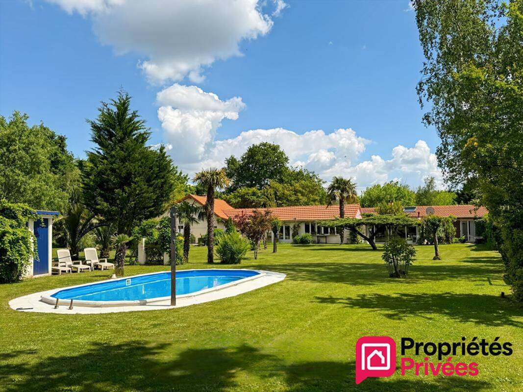 Maison 9 pièces 248 m² · à Vendays-Montalivet · 248 m² · 498 000 €